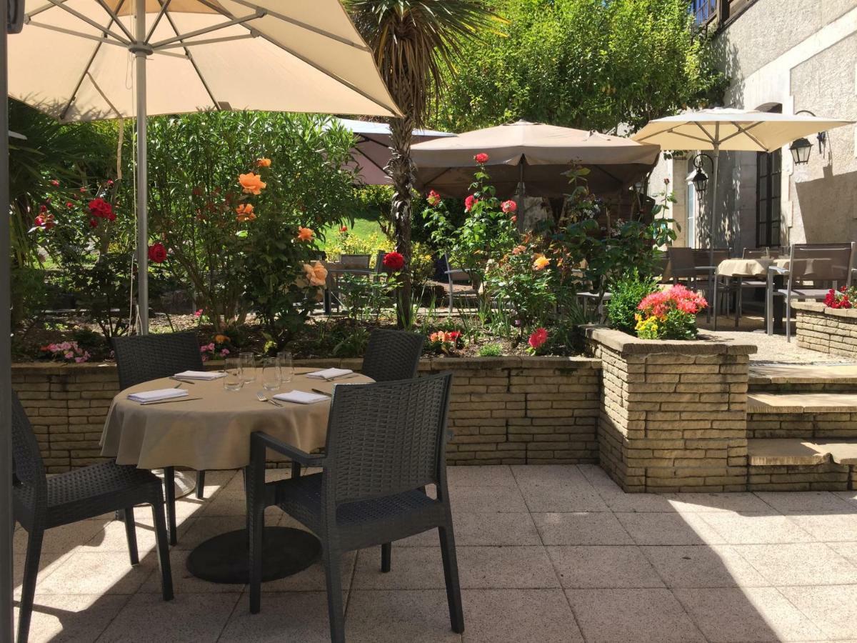 Hotel Restaurant La Boule D'Or Barbezieux-Saint-Hilaire Exteriör bild